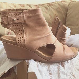 NWT! Earth “Sweetpea” Peep Toe Bootie with Wedge Heel SZ 10  RARE FIND!